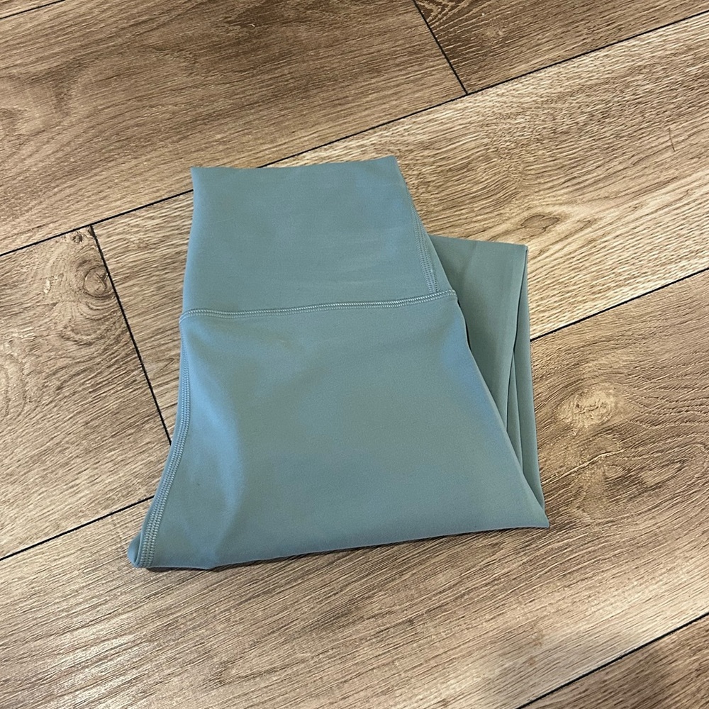 NWOT Lululemon Wunder Train Leggings